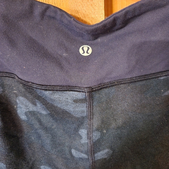 Lululemon Wunder Under Cropped Leggings Navy Blue Camo Size 6 - Picture 7 of 7